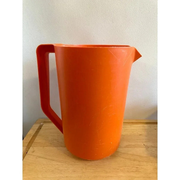 Rubbermaid Orange One Gallon Pitcher - Picture 1 of 5